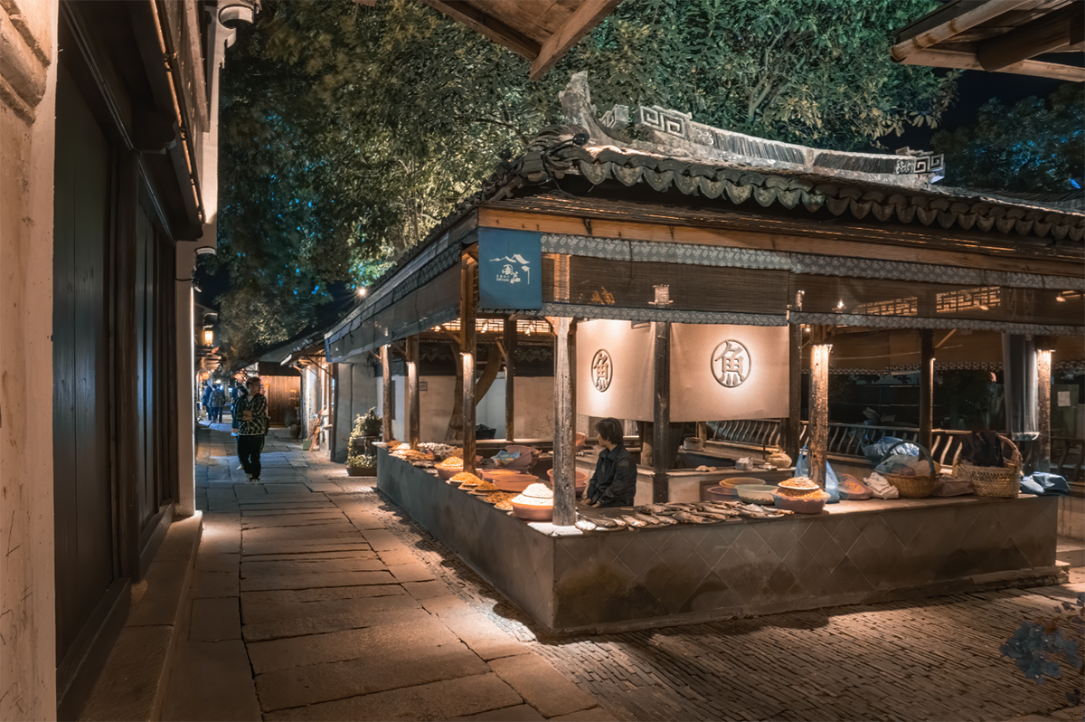 南(nan)湖(hú)魚市(shi)