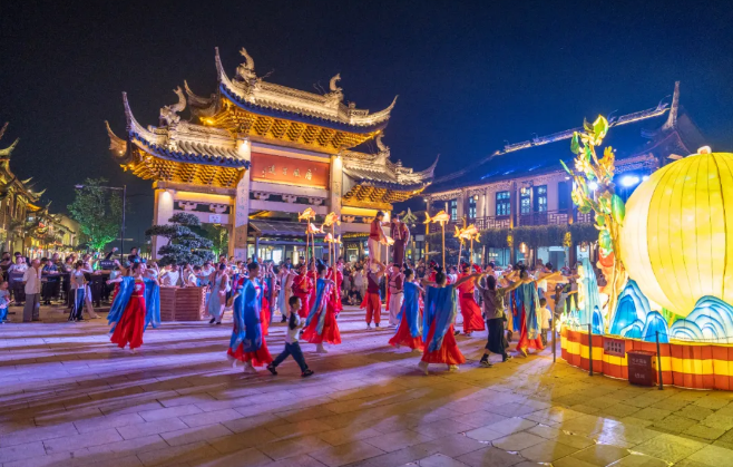 錯峰遊周莊，奔赴秋日(ri)的(de)美拉德(dé)