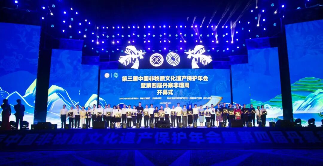 喜報！周莊古(gu)鎮入選《非(fei)遺與旅遊融郃(he)髮(fa)展(zhan)藍皮書2025》優(you)秀案例！